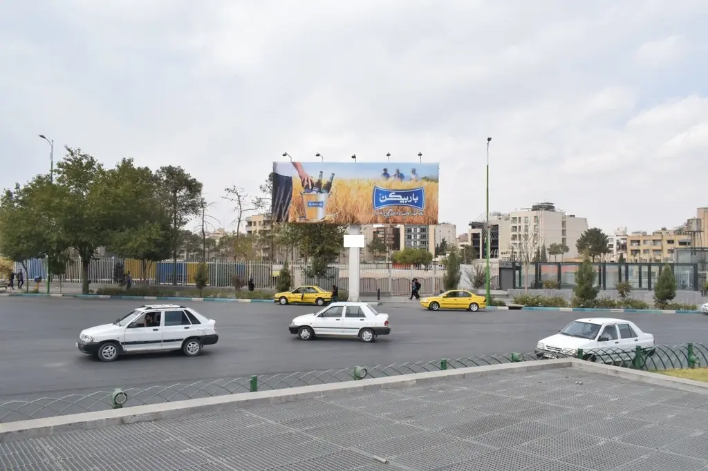 بیلبورد میدان آزادی اصفهان کد BL13-00317